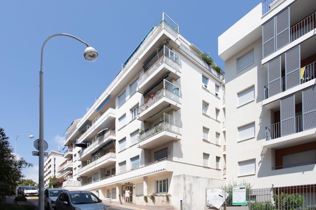 #15 2p Magnan Sea View 5 Min Beach Terrace & Parking Apartment